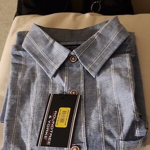 Roundtree & Yorke Casual Blue and White Button Down Shirt